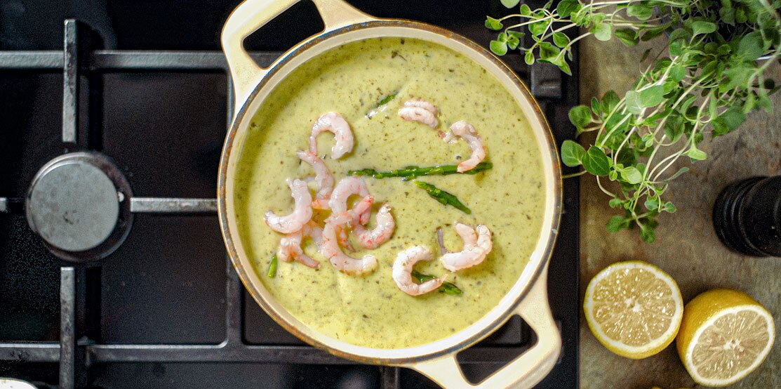 Asparagus soup with prawns