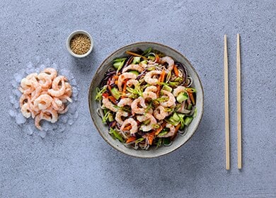 Stir-fry noodles and frozen, pilled prawns